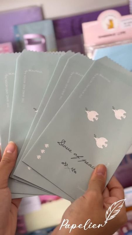 Envelopes verticais decorados na Papelier